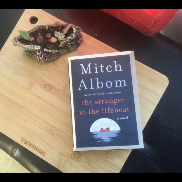 The Stranger in the Lifeboat : A NOVEL
by Mitch Albom - Picture 1 of 2